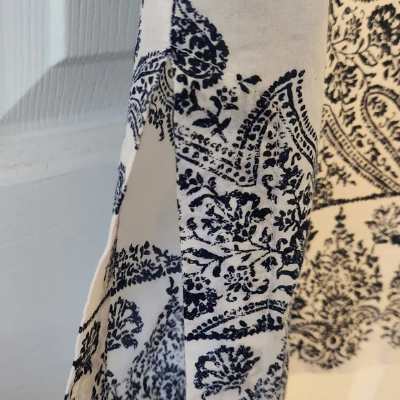 Paisley White & Blue Blouse - Picture 5 of 5